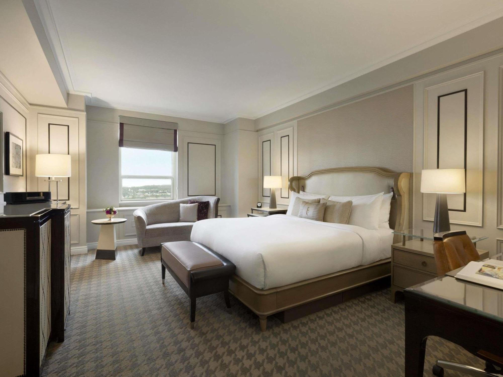 Fairmont Gold Queen Room River View